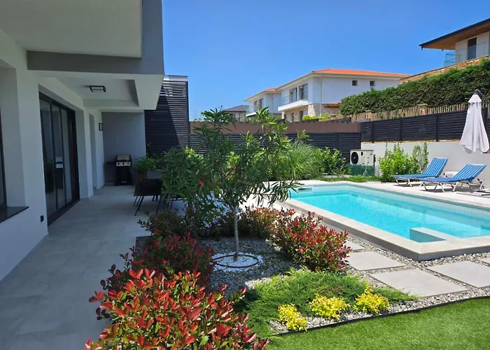 Calypso, Private Pool With Heating And Salt Water * Lozenec