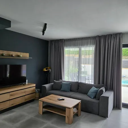 别墅 Calypso, Private Pool With Heating And Salt Water 洛泽内茨