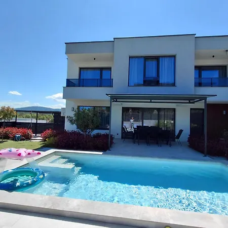 Villa Calypso, Private Pool With Heating And Salt Water Lozenets