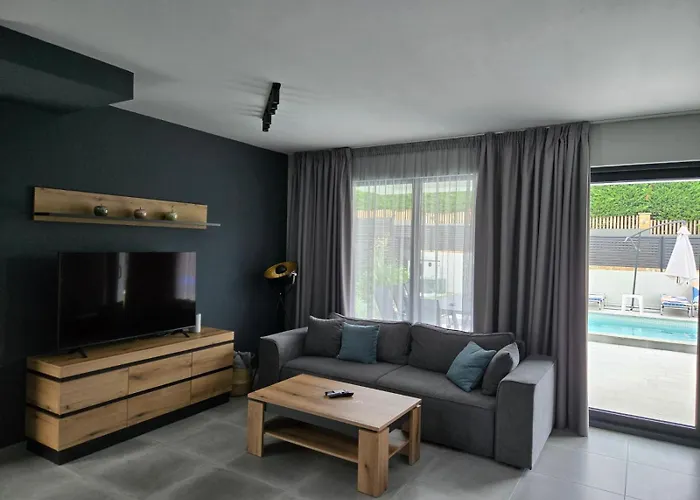 Луксозна вила Calypso, Private Pool With Heating And Salt Water *