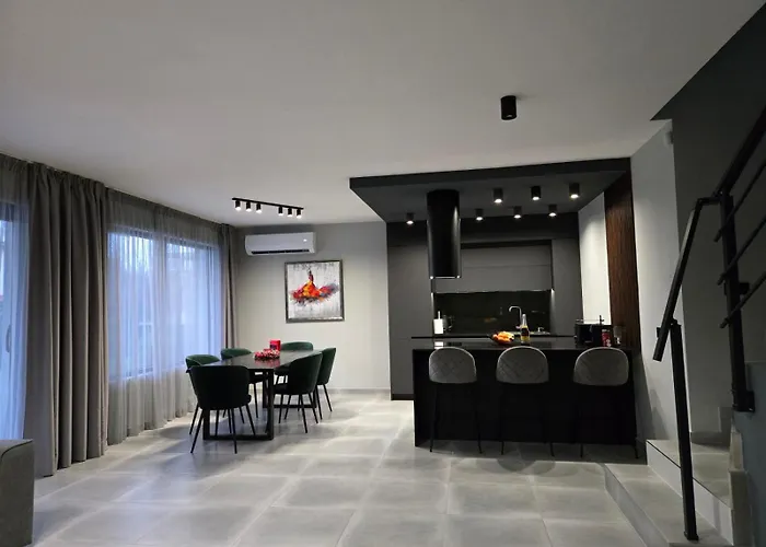 Луксозна вила Calypso, Private Pool With Heating And Salt Water Лозенец